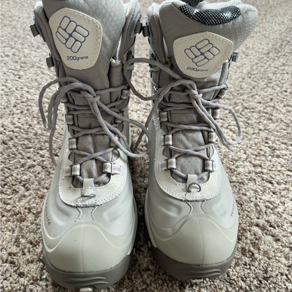 Woman’s Columbia Techlite Boots - Picture 1 of 3